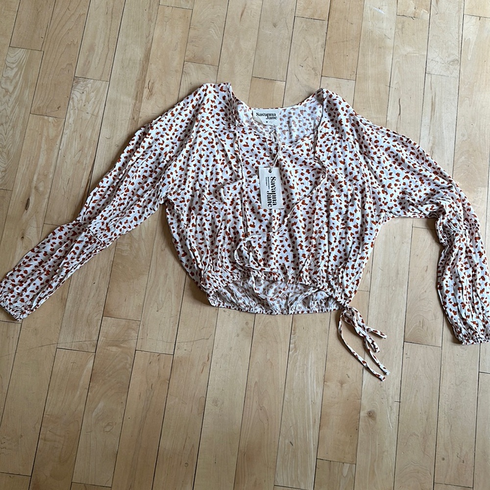 Brand new, never worn, patterned, cinch waist top